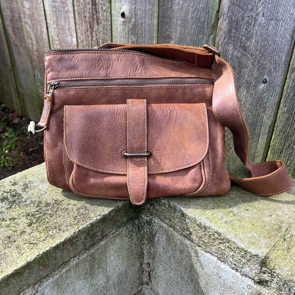 Lovely Roots brown leather bag
